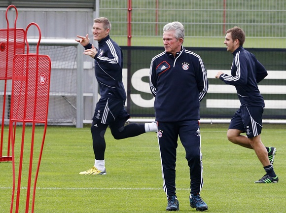 Bayern Munich's coach Jupp Heynckes conducts a training session