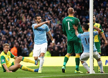 City and United serve up Manchester win double