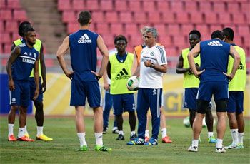 Jose Mourinho with the Chelsea team