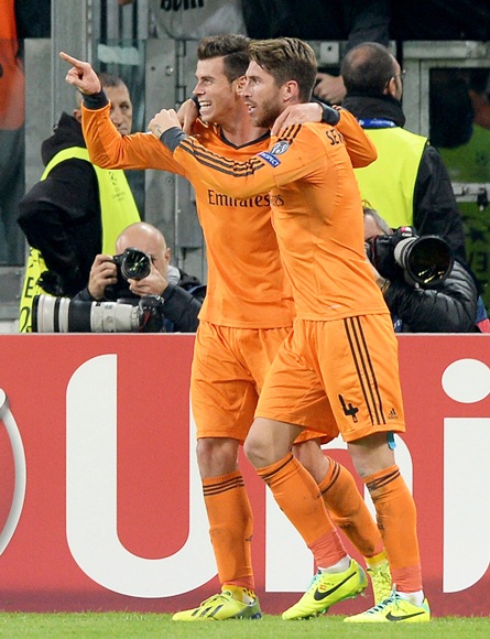 Gareth Bale of Real Madrid (left) celebrates scoring