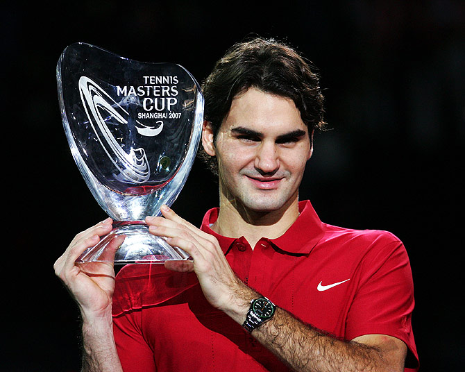 Roger Federer of Switzerland displays the trophy at Qi Zhong Stadium in 2007