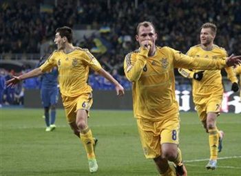 Ukraine's Roman Zozulya (front) celebrates