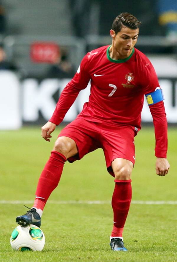 Cristiano Ronaldo tries to break through the Sweden defence