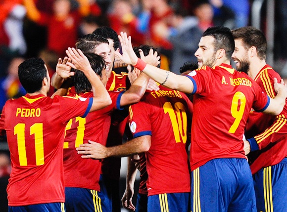 Spain players celebrate after Xavi Hernandez of Spain scored the opening goal