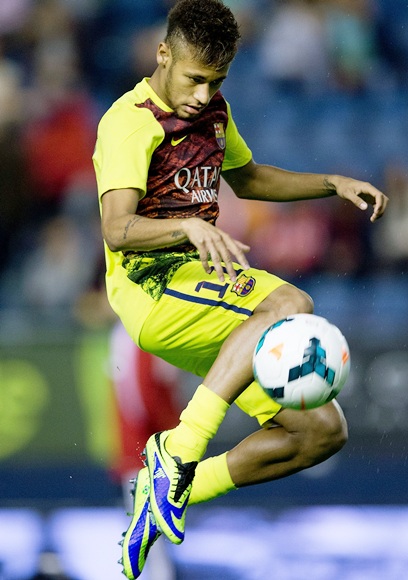 Neymar of FC Barcelona controls the ball