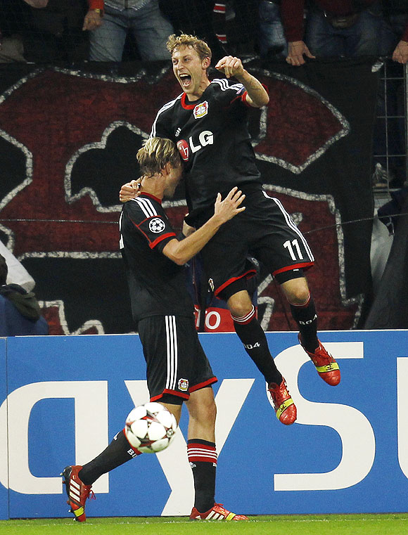  Bayer Leverkusen's Simon Rolfes and Stefan Kiessling (right) celebrate a goal 