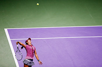 Li Na of China serves to Victoria Azarenka of Belarus during day four of the TEB BNP Paribas WTA Championships at the Sinan Erdem Dome in Istanbul