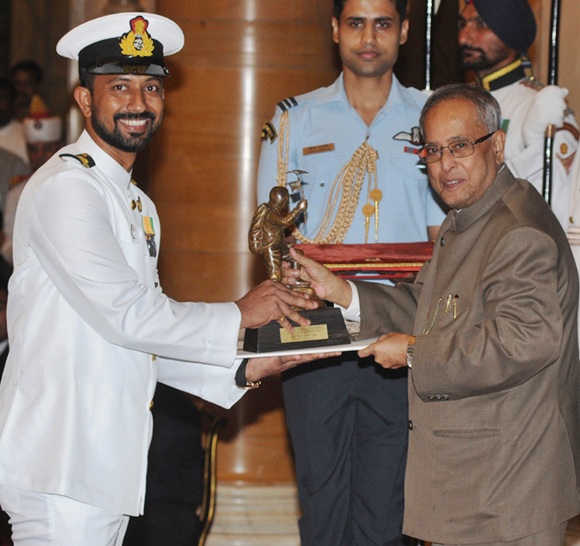  The President, Shri Pranab Mukherjee presents the Tenzing Norgay National Adventure Award-2012 to Lt. Cdr. Abhilash Tomy for Sailing