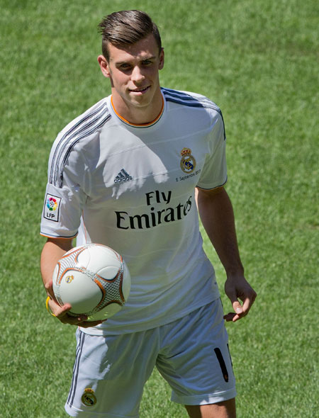 Gareth Bale with his new Real madrid shirt controls the ball during his presentation as a new Real Madrid player