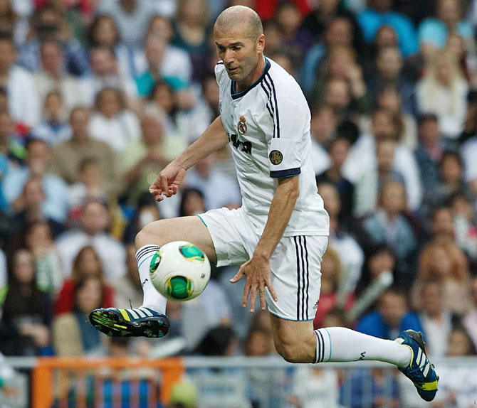 Zinedine Zidane of Real Madrid Legends controls the ball