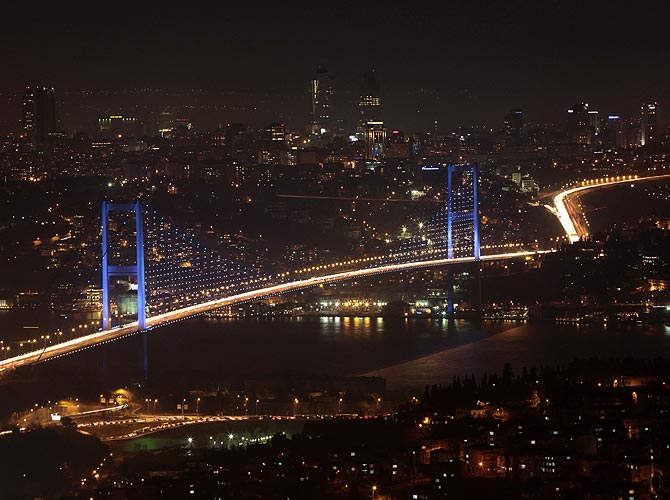 The Bosphorus Bridge that links the European and Asian sides in Istanbul