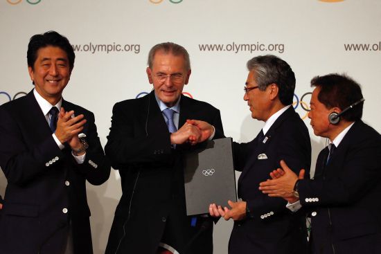 (L-R) Prime Minister of Japan, Shinzo Abe President of the IOC Jacques Rogge, President of the Tokyo 2020 Committee Tsunekazu Takeda and Governor of Tokyo, Naoki Inose sign the host city contract 