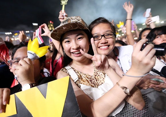 Fans of Korean Pop Band Bigbang watch as they perform at the Singapore Formula 1 Grand Prix