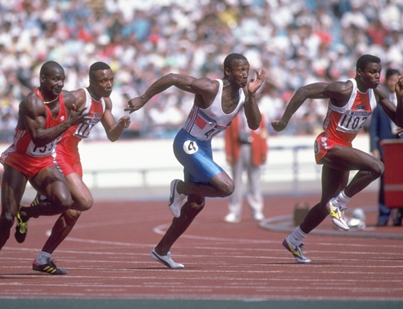 Ben Johnson of Canada, Calvin Smith of the USA, Linford Christie of Great Britain and Carl Lewis of the USA sprint