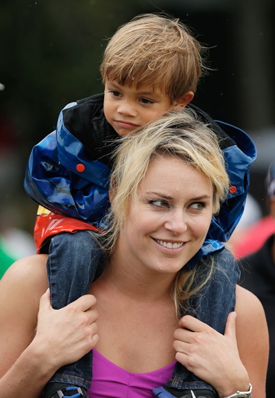 Skiier Lindsey Vonn watche Tiger Woods play along with his son Charlie
