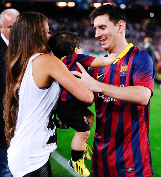 Antonella Roccuzzo and Lionel Messi of FC Barcelona hold their son Thiago Messi