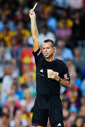 Referee Cesar Muniz Fernandez