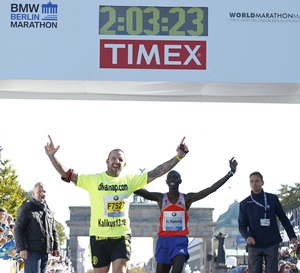 Kipsang smashes marathon world record in Berlin