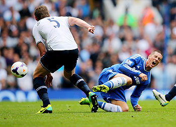 Fernando Torres of Chelsea is challenged by Jan Vertonghen of Tottenham Hotspur on Saturday