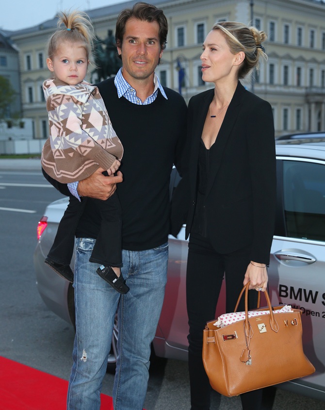 Tommy Haas arrives with his daughter Valentina and Sara Foster