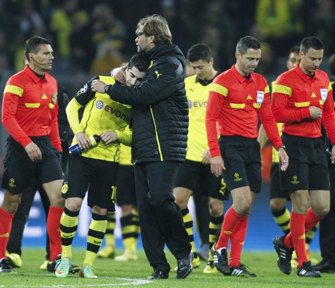Borussia Dortmund's coach Juergen Klopp,centre, comforts Nuri Sahin after their Champions League match against Real Madrid