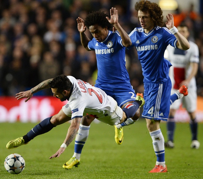 Chelsea's David Luiz,right, and Chelsea's Willian,centre, challenge Paris St Germain's Ezequiel Lavezzi