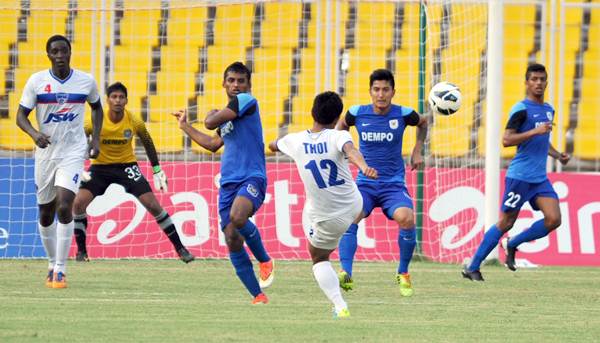 Bengaluru's Thoi Singh fires the ball from top of the box