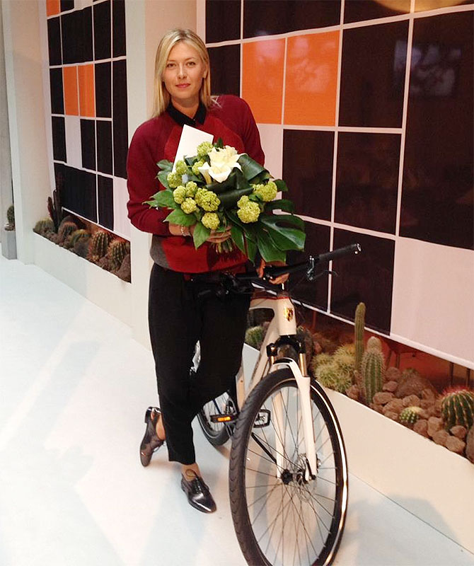Sharapova poses with the Porsche bicycle