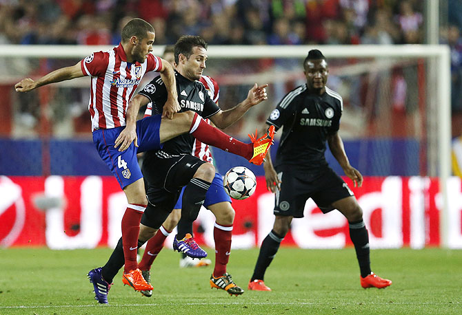Chelsea's Frank Lampard (left) challenges Atletico Madrid's Mario Suarez during their Champions League semi-final first leg match at Vicente Celderon Stadium on Tuesday