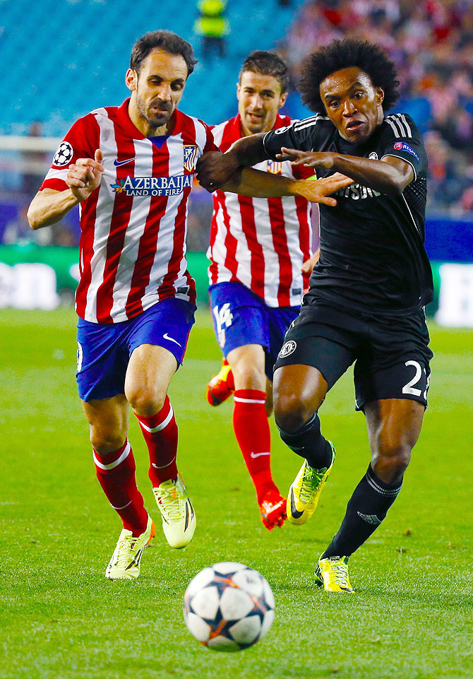 Atletico Madrid's Juanfran and Gabi (centre) challenge Chelsea's Willian (right) during their Champions League semi-final first leg match at Vicente Calderon stadium in Madrid on Tuesday