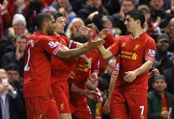 Steven Gerrard of Liverpool celebrates after scoring with team-mate Luis Suarez (right) during the Barclays Premier League match against Sunderland at Anfield on March 26