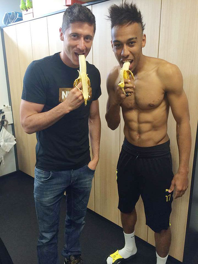 Borussia Dortmund's Robert Lewandowski and Pierre-Emerick Aubameyang chomp on a banana