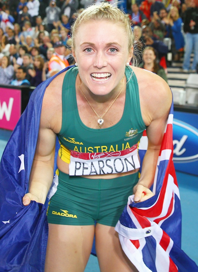 Sally Pearson of Australia celebrates winning gold in the Women's 100 metres hurdles