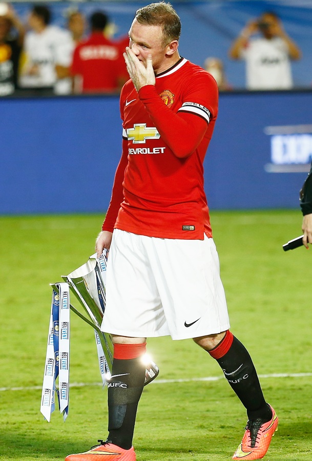 Wayne Rooney of Manchester United holds the winners trophy following his team's   victory over Liverpool in the Guinness International Champions Cup 2014 Final at Sun Life Stadium in Miami Gardens, Florida