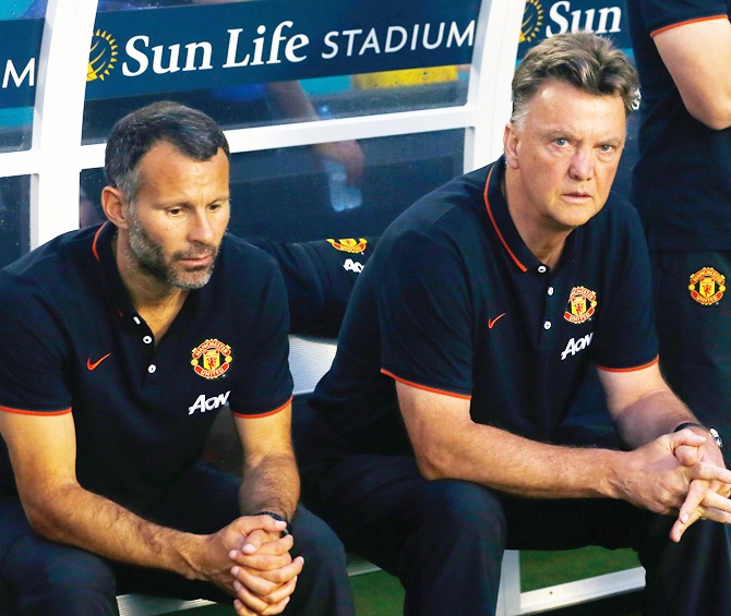 Ryan Giggs and manager of Manchester United Louis Van Gaal sit on the bench prior to the game against Liverpool