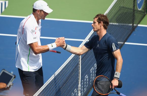 Andy Murray of Scotland and John Isner shake hands after their match