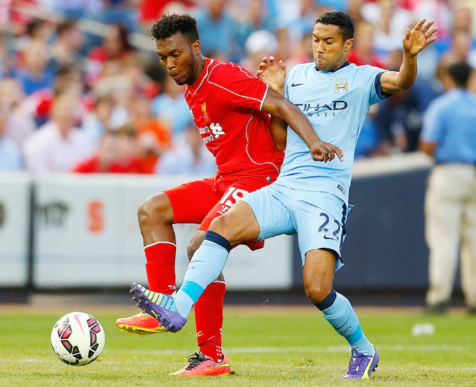 Gael Clichy of Manchester City (right) and Daniel Sturridge of Liverpool vie for the ball 