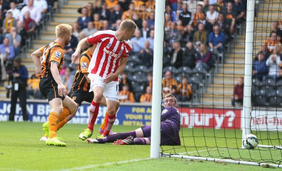 Ryan Shawcross of Stoke City scores the equalising goal during the Barclays Premier League match between Hull City and Stoke City 