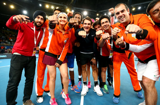 Roger Federer (centre) of Indian Aces celebrates with his team mates