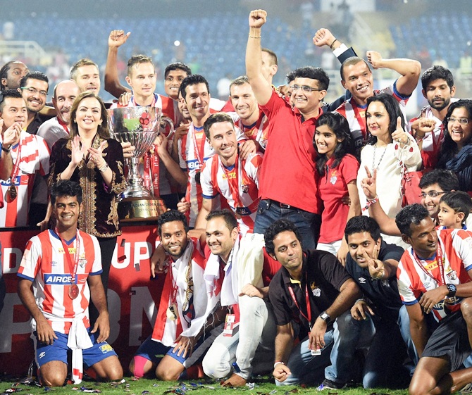 Luis Garcia of Atletico de Kolkata with the ISL trophy