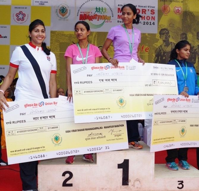 Anju Bobby George with Vasai Virar Mayor's Marathon half marathon winners