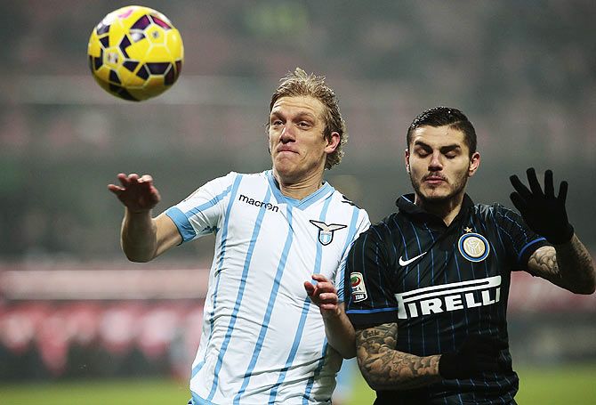 Dusan Basta of SS Lazio competes for the ball with Mauro Emanuel Icardi of Inter Milan during the Serie A match at Stadio Giuseppe Meazza in Milan on Sunday