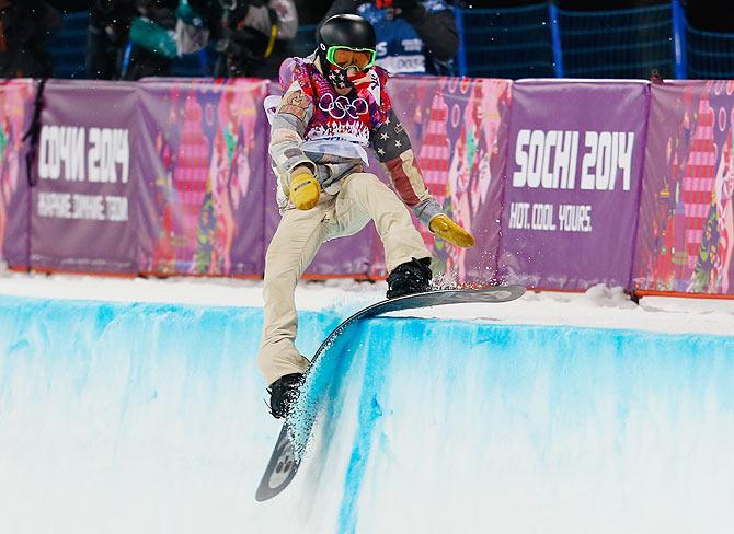 Shaun White of the U.S. crashes during the men's snowboard halfpipe final event at the 2014 Sochi Winter Olympic Games