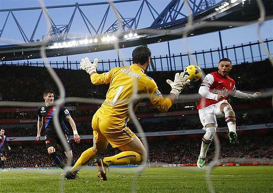 Arsenal's Alex Oxlade-Chamberlain (right) scores a goal against Crystal Palace during their English Premier League match at the Emirates stadium in London, on Sunday
