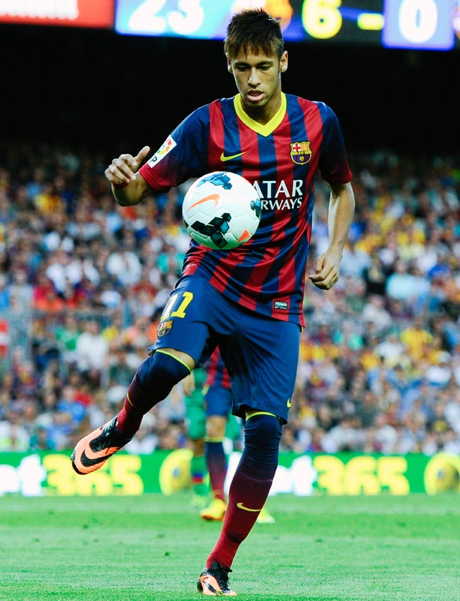 Neymar back in training and close to Barcelona return