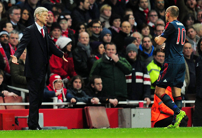Arsenal manager Arsene Wenger appeals to Bayern's Arjen Robben after the foul that saw Gunners' keeper Szczesny sent off on Wednesday