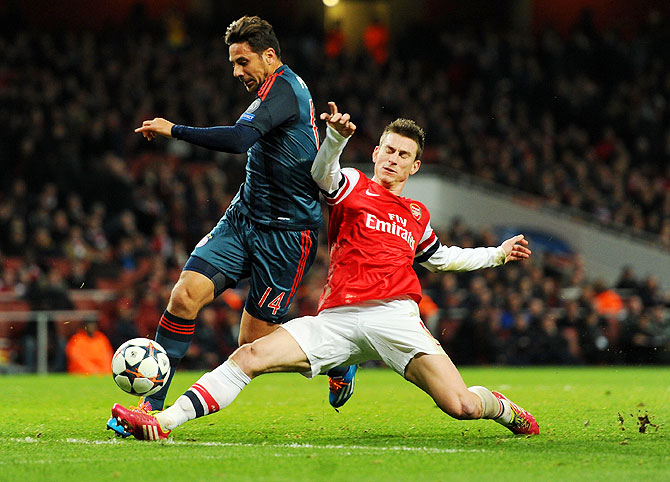 Laurent Koscielny of Arsenal tackles Claudio Pizarro of Bayern on Wednesday