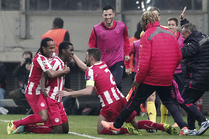 Olympiakos' Joel Campbell (2nd from left) celebrates with his teammates after scoring against Manchester United on Tuesday