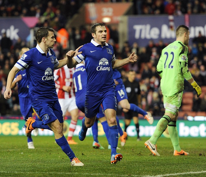 Everton's Baines denies Stoke a victory