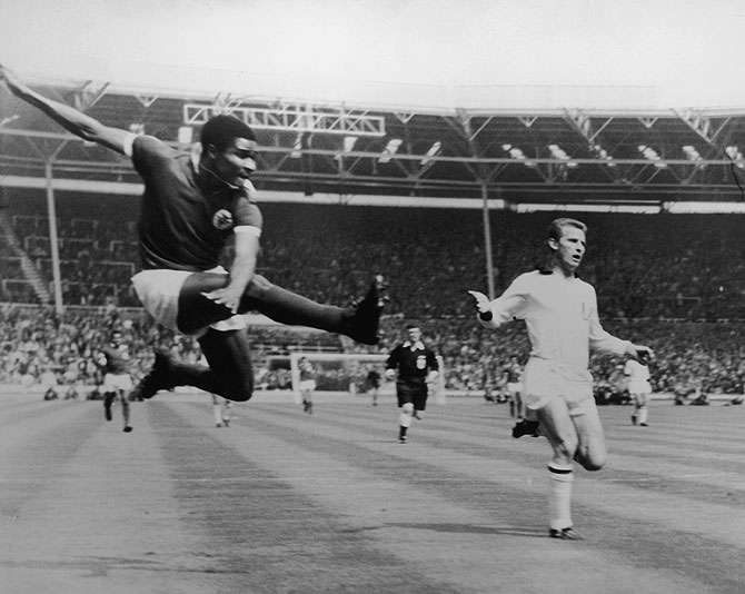 Benfica inside-left Eusebio da Silva Ferreira takes a flying kick to score against AC Milan in 1963 European Cup final
